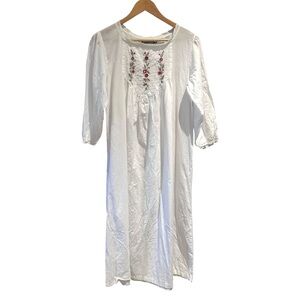 Victorian Classic Nightgown White Floral Embroidery Ruffle Details Size Medium